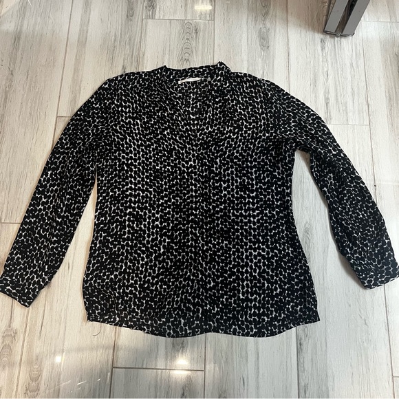 Violet & Claire Black and White Blouse Size Medium - Picture 7 of 10